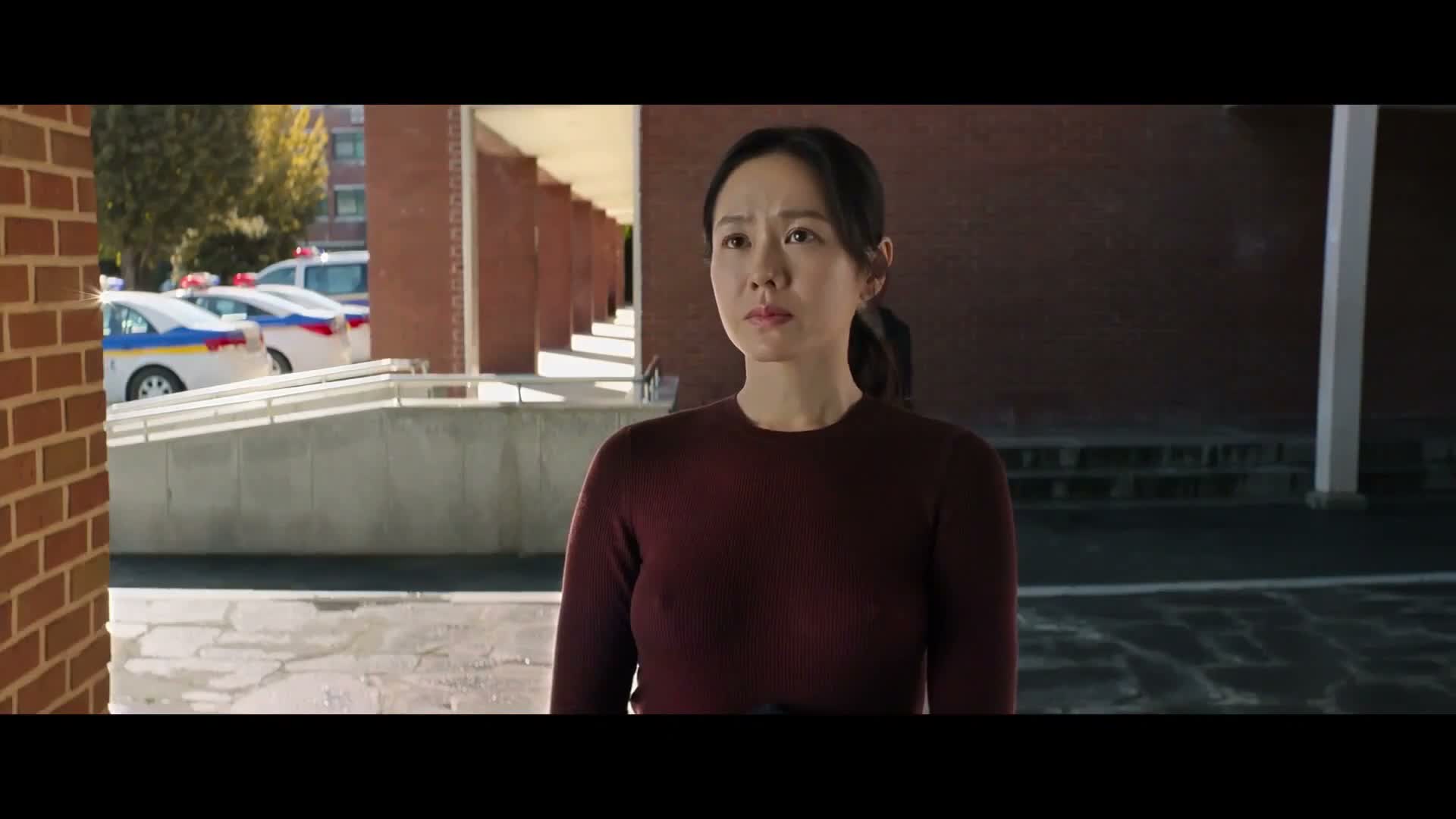 어쩔수가없다 손예진 노브라 장면 컷